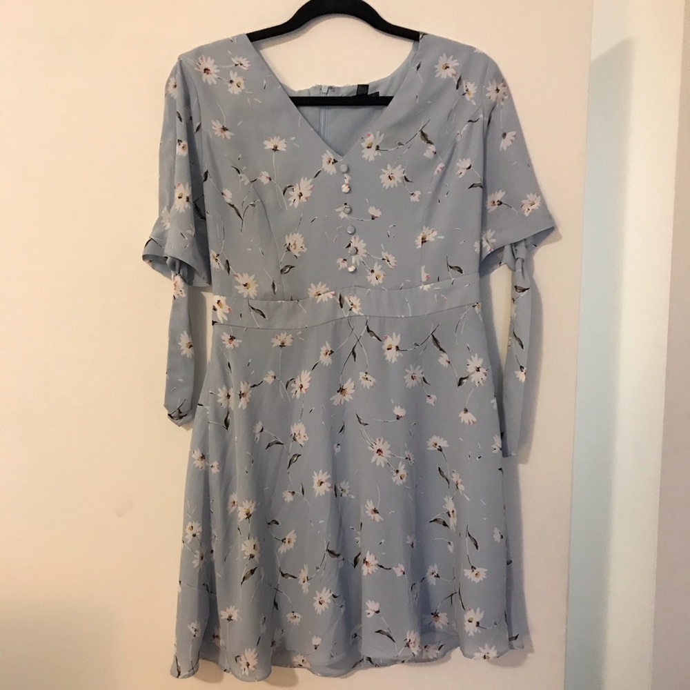 Aqua brand dress with floral detail tie sleeves